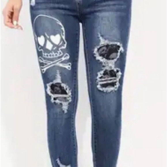 Skull Jeans- Women’s Mecium skinny stretch jeans - Picture 2 of 4